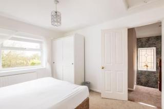 Spacious 3 Bed Home in Kidlington Garden and Parking Access - Kidlington - 2