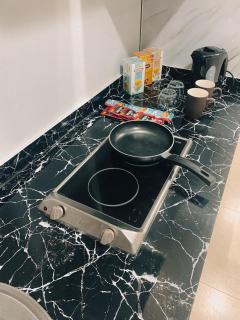 Luxe & Modern Studio Goldcrest Mall Self Checkin - Lahore - 8