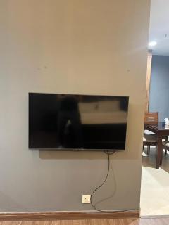 Luxe & Modern Studio Goldcrest Mall Self Checkin - Lahore - 5