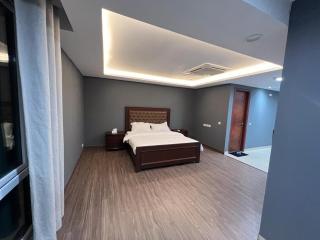 Luxe & Modern Studio Goldcrest Mall Self Checkin - 3