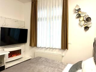 Bellamy stylish studio apartment with free garage - 2