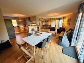 "LA MAISON DU RENCLOS" Maison familiale, au calme quartier nature proche centre ville, 8 personnes, grand jardin clos avec piscine chauffée - Talmont - 8
