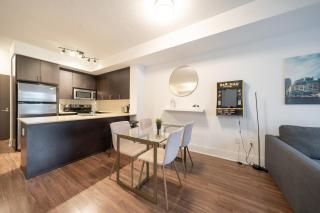 Spectacular Suite in the Heart of Toronto - 7