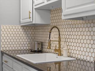 Lawrenceville Central !3 Large and Spacious One Bedroom Apartment with Free Street Parking - Pittsburgh - 5