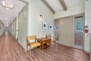 Inside Yosemite Park-Cozy Corner Unit-Sleeps 2 - Yosemite West - 8