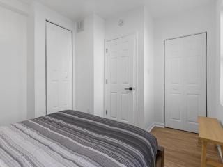 Lawrenceville Central !4 Quiet and Stylish One Bedroom Apartment with Free Street Parking - 8