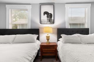 Charming 4 bedroom Downtown San Antonio Home with Pool and Hot Tub - San Antonio - 3
