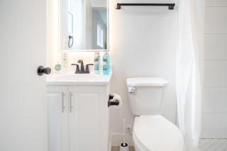 Cozy LA Retreat Near USC Steps to Koreatown & Downtown - Los Angeles - 9