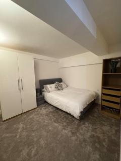 Contemporary 2-Bedroom Apartment in Wanstead, London - Londra - 7