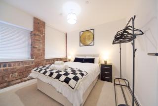Luxury Nostalgic City Centre Stay with Pool Table, Netflix, Sofa bed, Sleeps 6, Nostalgia Stays - Birmingham - 6