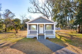 Coastal Charm Near Edisto Beach - Edisto Island - 5