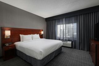 Courtyard by Marriott Denver Central Park - 2
