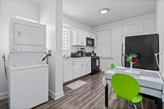 Cozy Woodlawn Retreat 2 - 3
