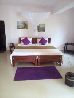 Crimson & Clover - Kandy - 4