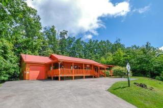 Arcade game, hot tub, spacious beautiful log cabin! Gatlinburg log cabin! - Gatlinburg - 5