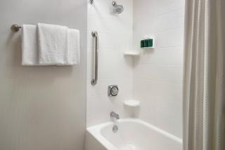 Courtyard by Marriott Fayetteville - Fayetteville - 1