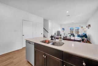 Austin Hideaway - King Bed, Game Room, FREE Coffee - Pflugerville - 2