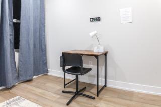 3bd-2bath-kingbedwi-fiwdsleeps 8,workdesk - 5