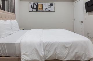 3bd-2bath-kingbedwi-fiwdsleeps 8,workdesk - 9