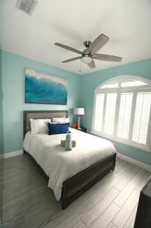 1 King and 3 Queen beds Close to Disney parks - 2