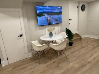 Modern 1BR - Heart of Queen West - 4