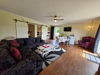Vibrant & Vintage B & B - - 8