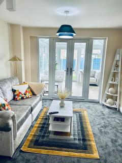 Spacious 3BR Home in Colchester, with Private Parking - Colchester - 7