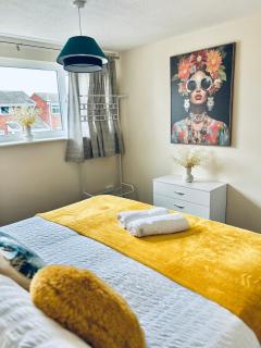 Spacious 3BR Home in Colchester, with Private Parking - 3