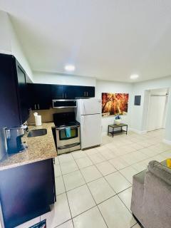 Apartment in Hollywood close to shops & beach 108 - 3