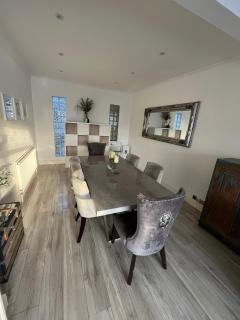 Stylish Home Away From Home! 6 Minutes from Beach! - Wirral - 5