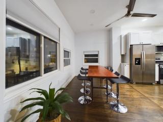 Wrigleyville Gem with Hidden Bar & Vintage Charm - Chicago - 8