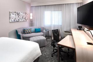 Courtyard by Marriott Pensacola - 2