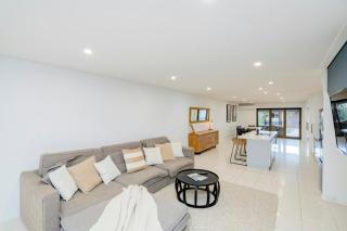 Central Modern Spacous Townhouse 290B - Temora - 6