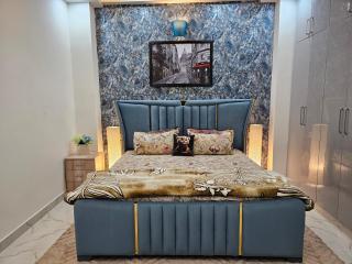 1 BHK Apartment in Dehradun with Mussoorie Mountain View - Buddy Mountain Escape - 1