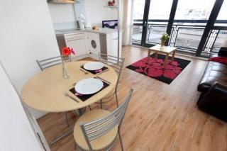 City Centre Apartment with Balcony by Motorpoint Arena and Victoria Centre Shopping Centre in Thurland Street - Outdoor Parking for Cars or Vans at five pounds a day - Nottingham - 8