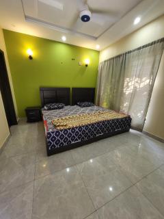 Beautiful villa in bahria town karachi - 2