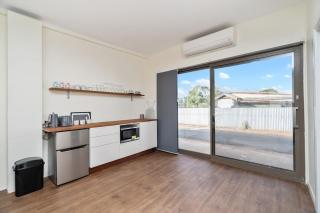 Central Studio - 290A Little Baker - Temora - 1