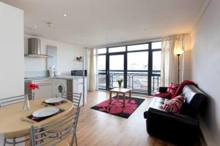 City Centre Apartment with Balcony by Motorpoint Arena and Victoria Centre Shopping Centre in Thurland Street - Outdoor Parking for Cars or Vans at five pounds a day - Nottingham - 0