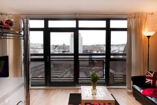 City Centre Apartment with Balcony by Motorpoint Arena and Victoria Centre Shopping Centre in Thurland Street - Outdoor Parking for Cars or Vans at five pounds a day - Nottingham - 5
