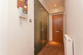 Lace Market Apartments - City Centre - 4 Beds Apartment with 2 Bathrooms and full Kitchen in George Street - close to Victoria Centre Shopping Centre and the Mercure Hotel - Outdoor Parking for Cars or Vans at five pounds a day - 6