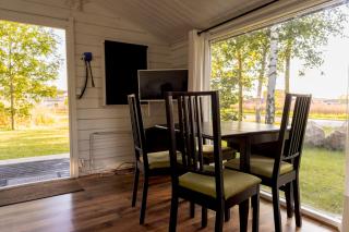 Stuga med panoramafönster över åker, paradis för fågelskådare och vandrare, självstäd efter besök - 8