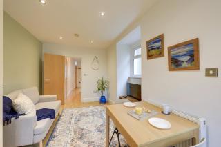 Stylish 2-Bed Near Station-WiFi - Forest Hill - 8