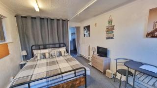 Self-Catering Annex - Eastbourne - 0