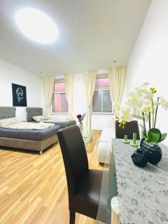 Chic Studio Apt for 5P, 12-Min Walk to Augarten - Wenen - 1