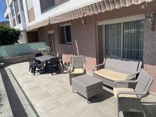 Apartment with a huge pool with panoramic views - 4