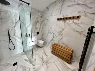 Four Bedroom House With Private Pool - Stunning countryside location with parking close to Chester City Centre - 1