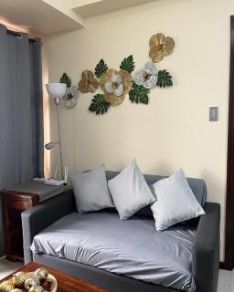 BayFront 1BR with Fast Wifi, Netflix & Free Pool, Near PICC, CPP, MOA, OKADA & Airport - Manila - 1