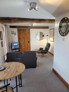 The Parlour - Self-Catering at Boningale Manor - 8