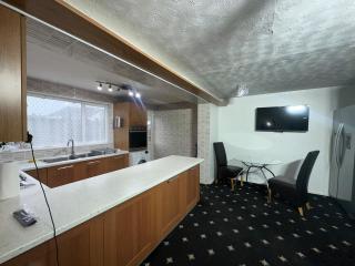3 Bedroom House Available - Hounslow - 6