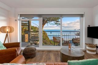 Beach Retreat - Sea Views Parking Beach Access - Saundersfoot - 0